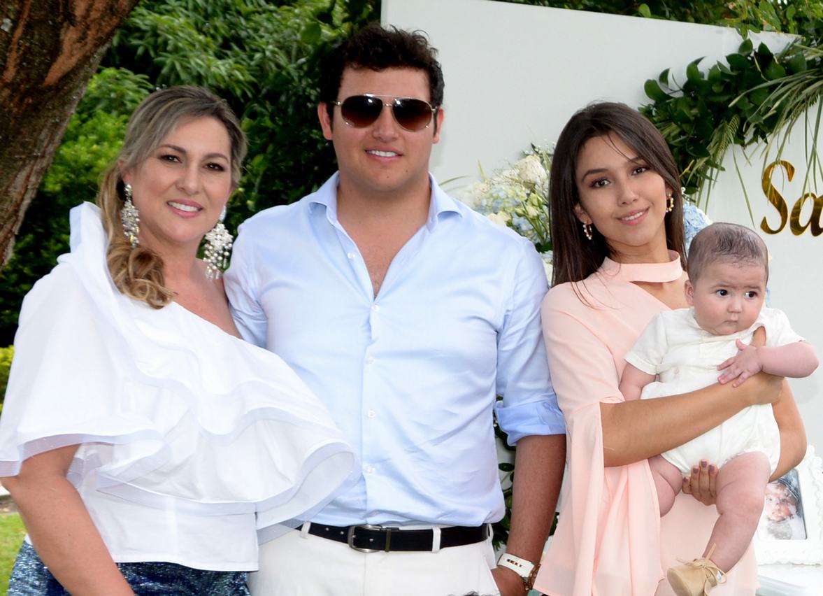 El bautizado junto a Olga Lucía Tamayo, Carlos Francisco Pinzón y Pilar Lozano.